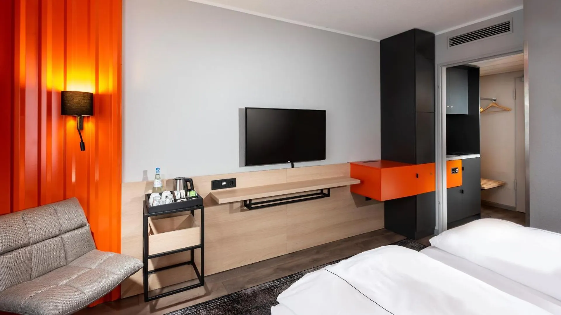 Ibis Styles Berlin Treptow Hotel 3*,